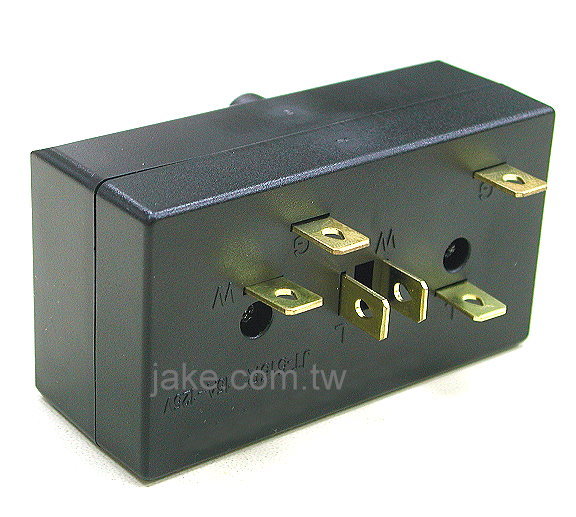 【防鬆脫插座JT-515R-LD】3孔5-15R台灣常規鎖入式插座